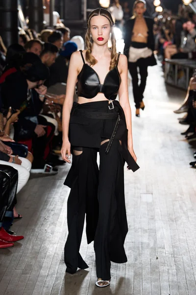 Look 18